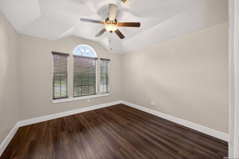 1835 Lost Trail Pleasanton TX 78064
