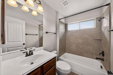 1835 Lost Trail Pleasanton TX 78064