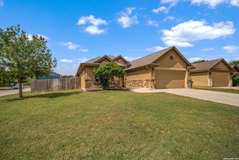 1835 Lost Trail Pleasanton TX 78064