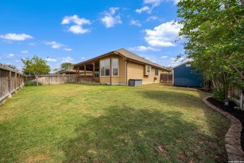 1835 Lost Trail Pleasanton TX 78064
