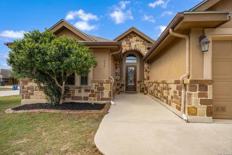 1835 Lost Trail Pleasanton TX 78064