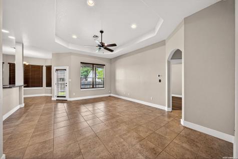 1835 Lost Trail Pleasanton TX 78064