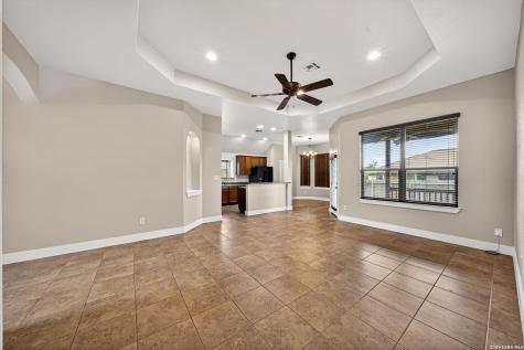 1835 Lost Trail Pleasanton TX 78064