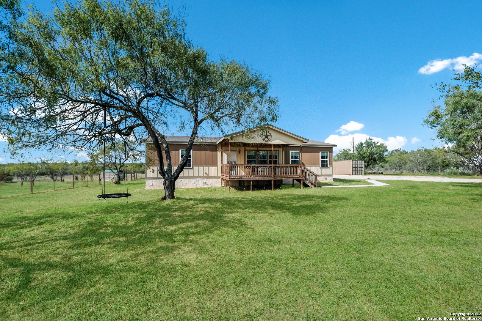 827 County Road 329 Floresville TX 78114