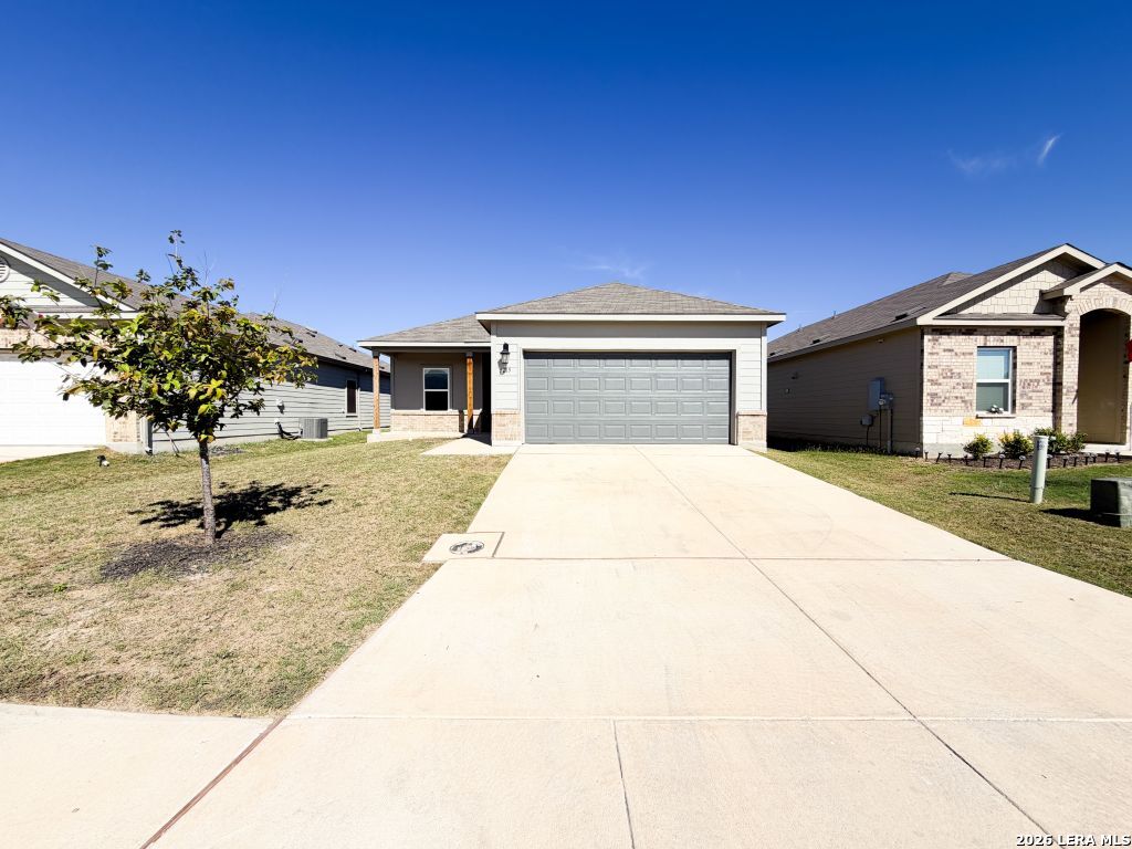 3215 Farm Oak San Antonio TX 78223