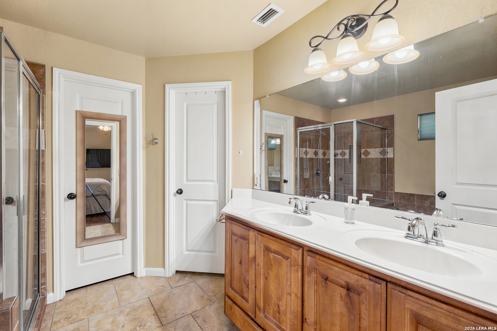 104 E 16th Street Hondo TX 78861