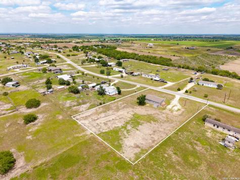 407 High Ridge Drive Seguin TX 78155