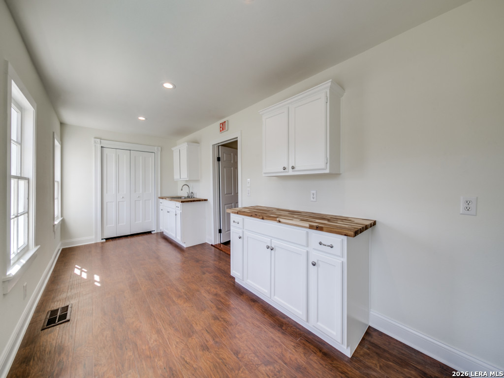 824 5a-2 High Street Comfort TX 78624