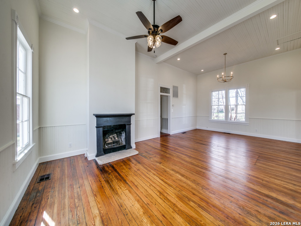 824 5a-2 High Street Comfort TX 78624