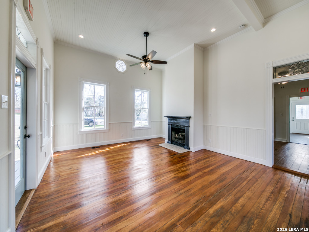 824 5a-2 High Street Comfort TX 78624