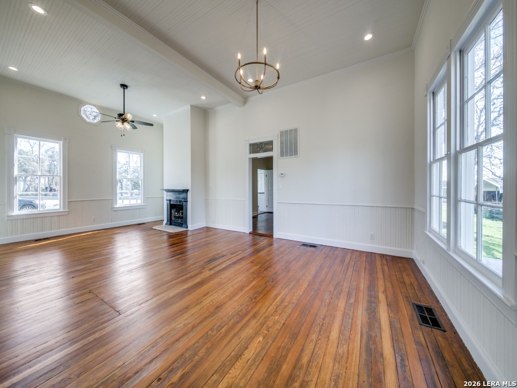 824 5a-2 High Street Comfort TX 78624