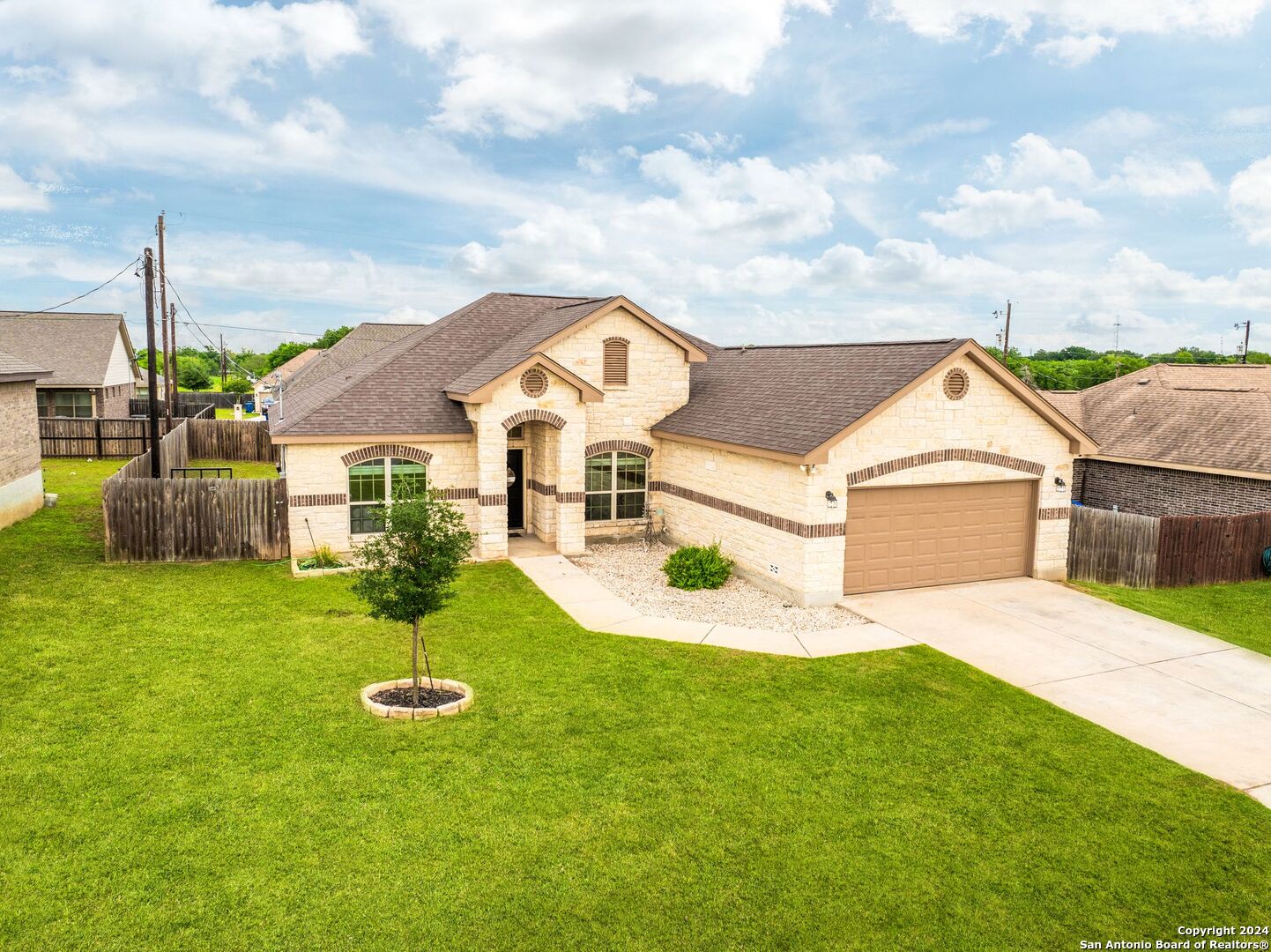 141 N 1st Street Floresville TX 78114