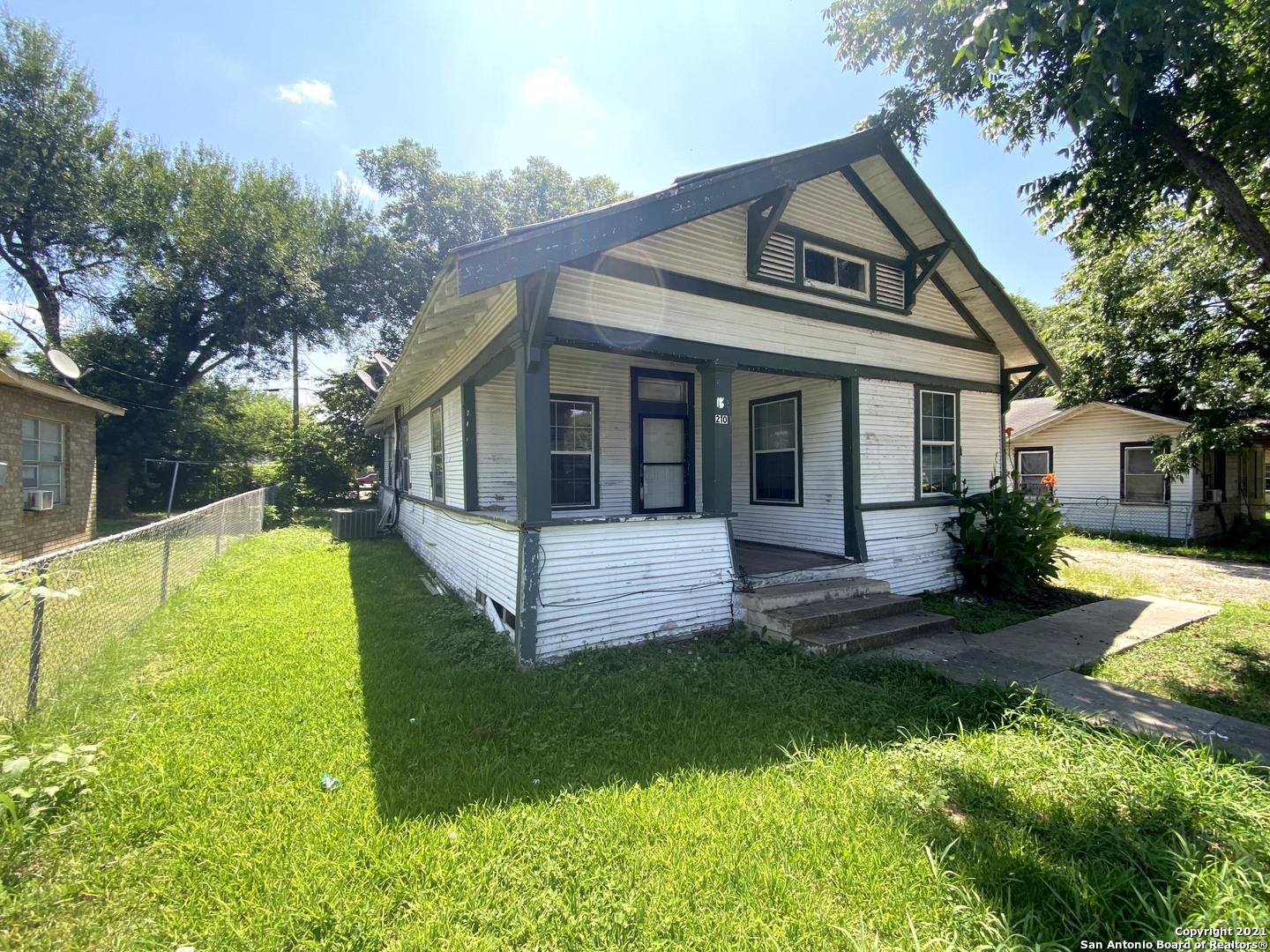 2109 N Camp Street Seguin TX 78155