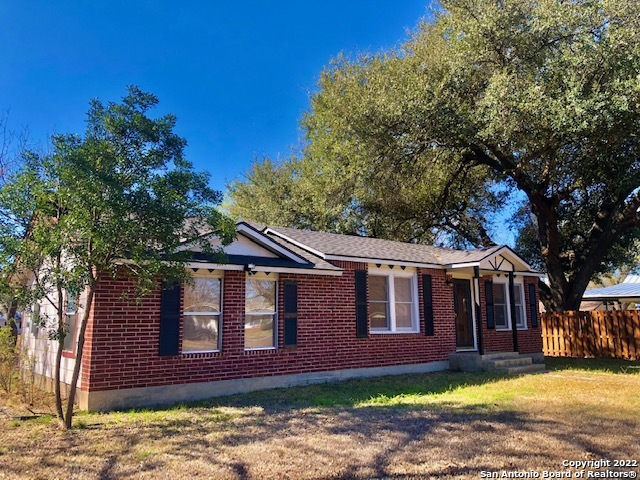1405 28th Street Hondo TX 78861