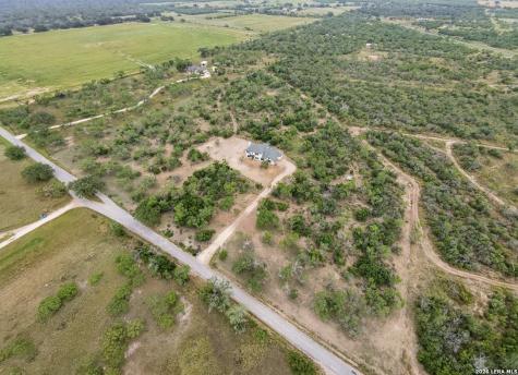 914 County Road 7718 Devine TX 78016