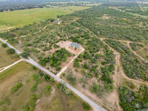 914 County Road 7718 Devine TX 78016