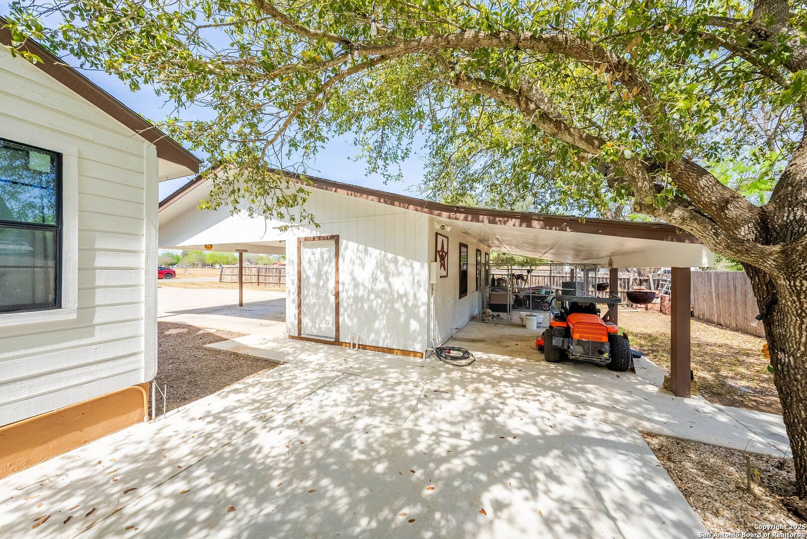 1506 D Street Floresville TX 78114