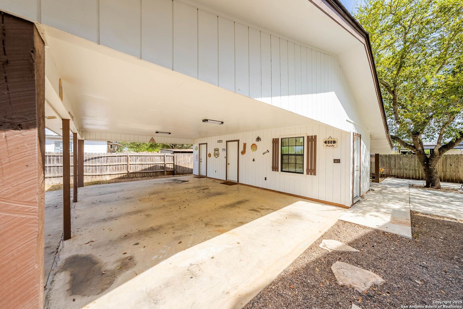 1506 D Street Floresville TX 78114