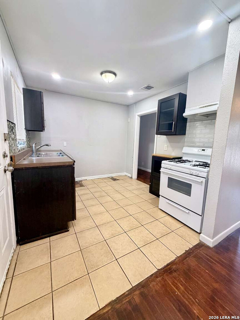127 Cyril Drive San Antonio TX 78218