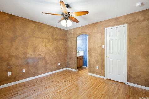 900 Charter Oak Canyon Lake TX 78133