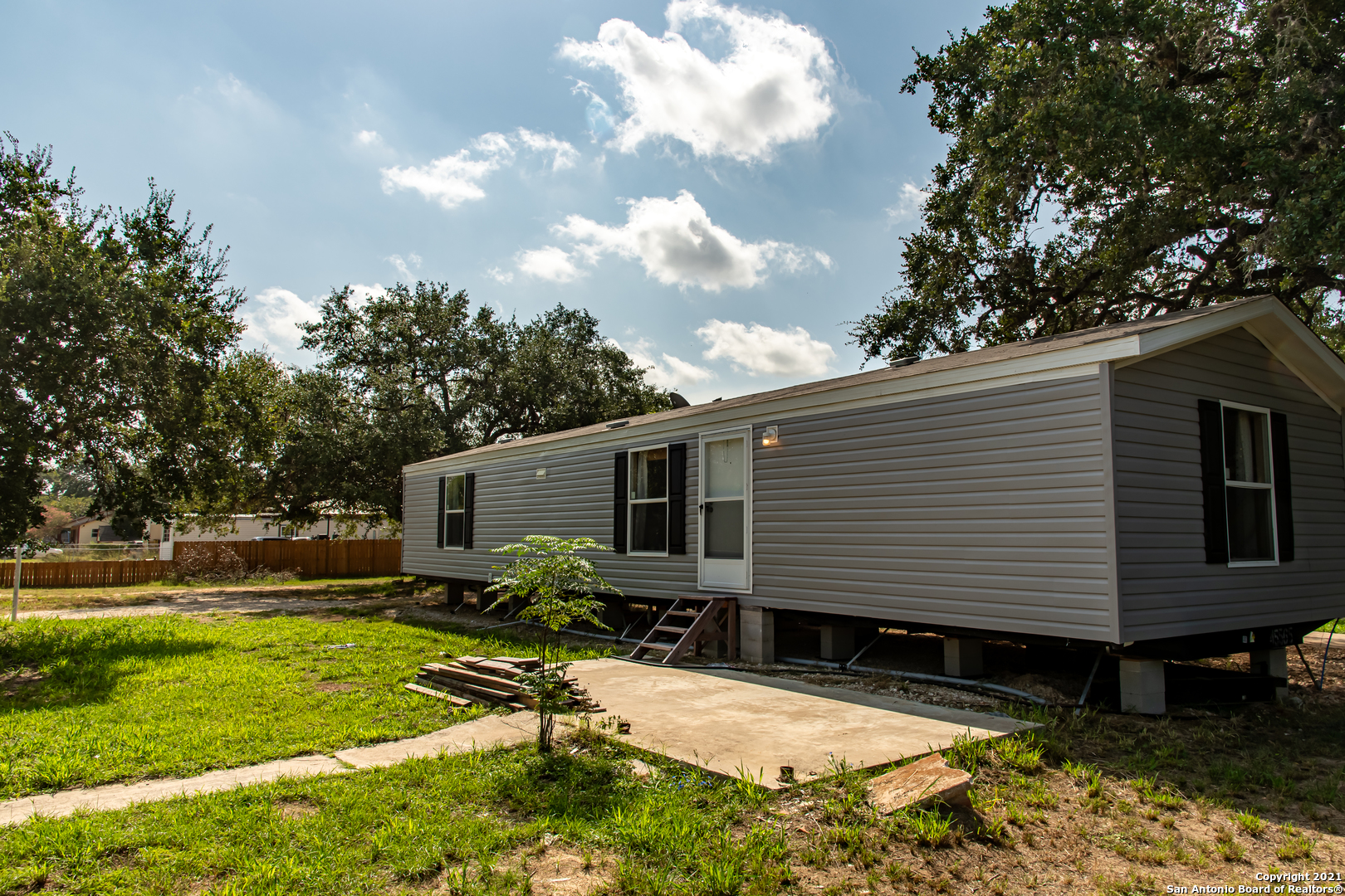 720 Pleasanton Avenue Pleasanton TX 78064
