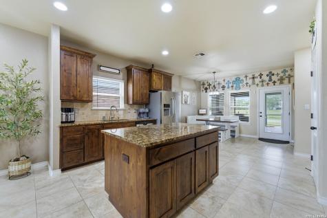776 Crestview Floresville TX 78114