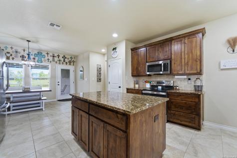 776 Crestview Floresville TX 78114