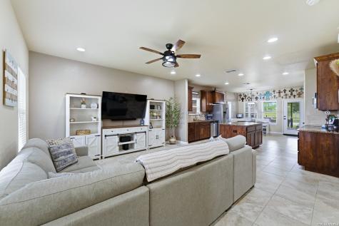 776 Crestview Floresville TX 78114