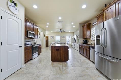 776 Crestview Floresville TX 78114