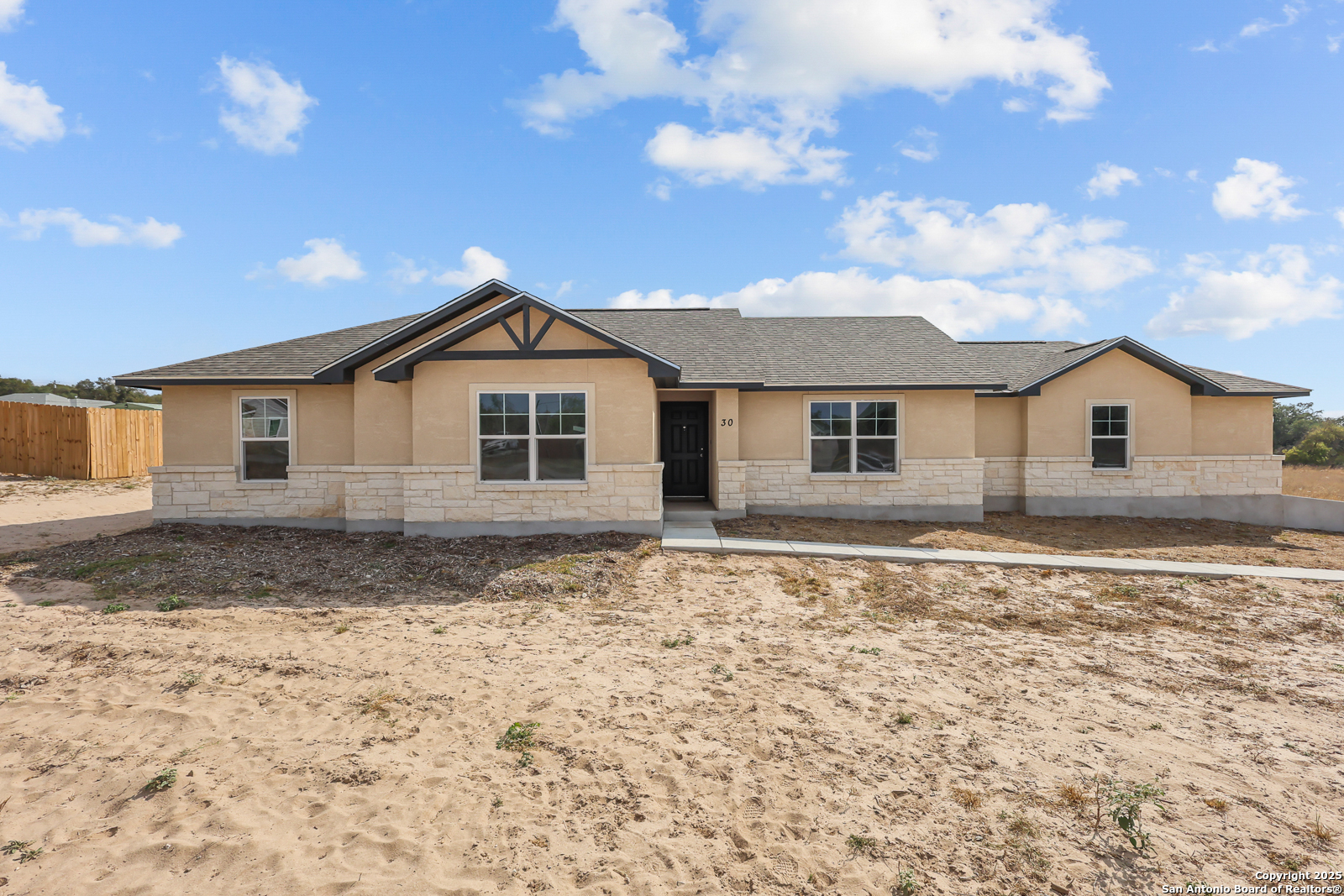 30 Log Cabin Way Poteet TX 78065