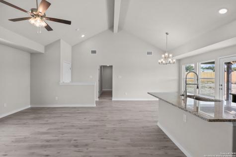 30 Log Cabin Way Poteet TX 78065