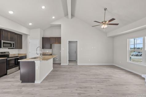 30 Log Cabin Way Poteet TX 78065