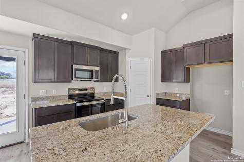 30 Log Cabin Way Poteet TX 78065