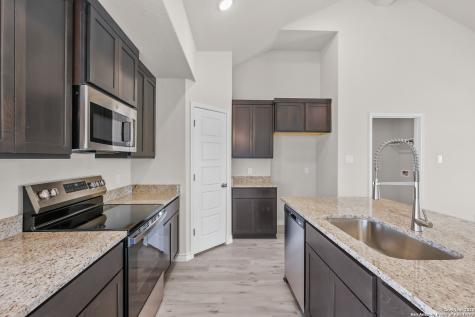 30 Log Cabin Way Poteet TX 78065