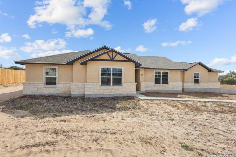 30 Log Cabin Way Poteet TX 78065