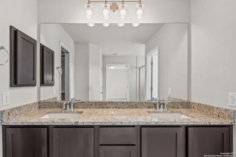 30 Log Cabin Way Poteet TX 78065