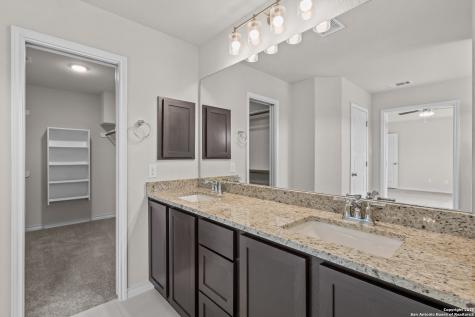 30 Log Cabin Way Poteet TX 78065