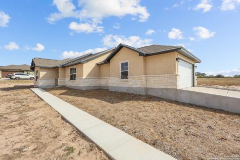 30 Log Cabin Way Poteet TX 78065