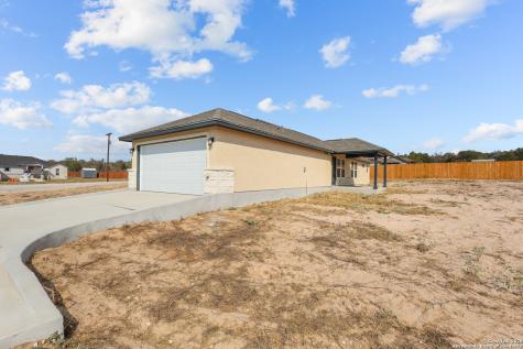 30 Log Cabin Way Poteet TX 78065