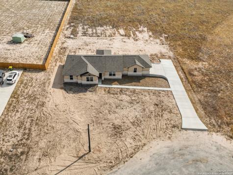 30 Log Cabin Way Poteet TX 78065