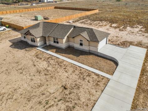 30 Log Cabin Way Poteet TX 78065