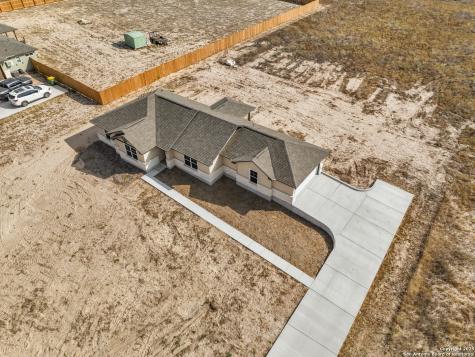 30 Log Cabin Way Poteet TX 78065