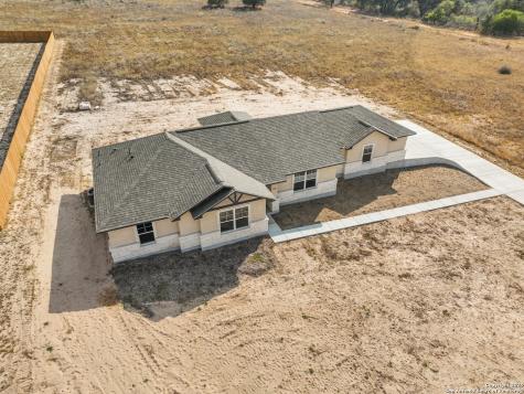 30 Log Cabin Way Poteet TX 78065