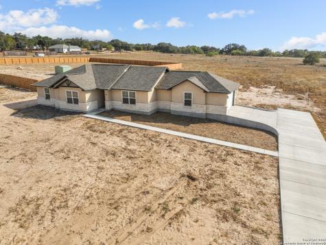 30 Log Cabin Way Poteet TX 78065