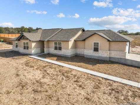 30 Log Cabin Way Poteet TX 78065