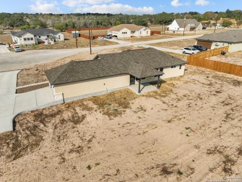 30 Log Cabin Way Poteet TX 78065