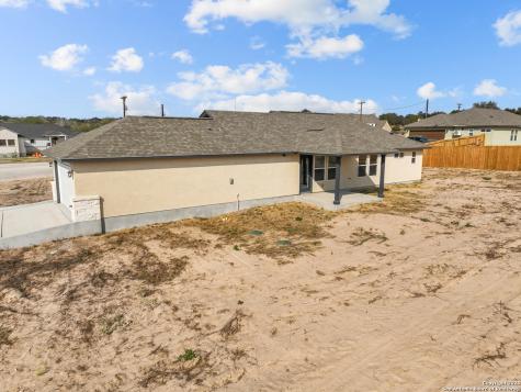 30 Log Cabin Way Poteet TX 78065
