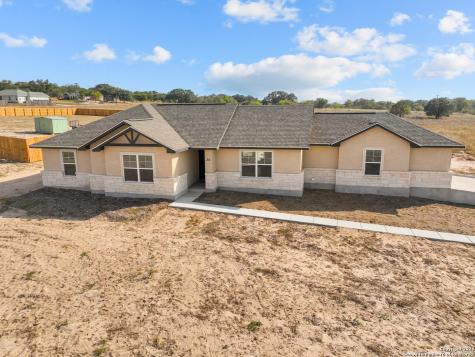 30 Log Cabin Way Poteet TX 78065