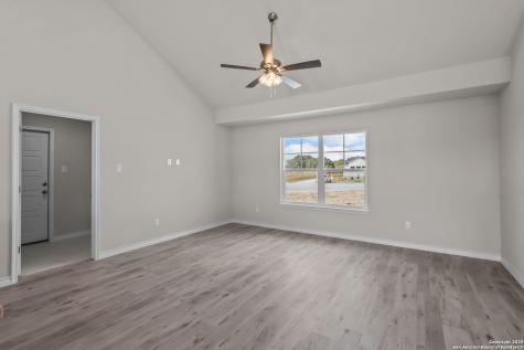 30 Log Cabin Way Poteet TX 78065