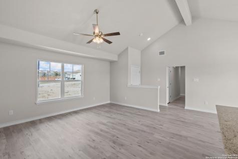 30 Log Cabin Way Poteet TX 78065